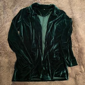 Women’s Green Velvet Blazer! Perfect for holidays!
